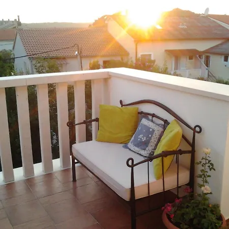 Sunshine Apartment *
